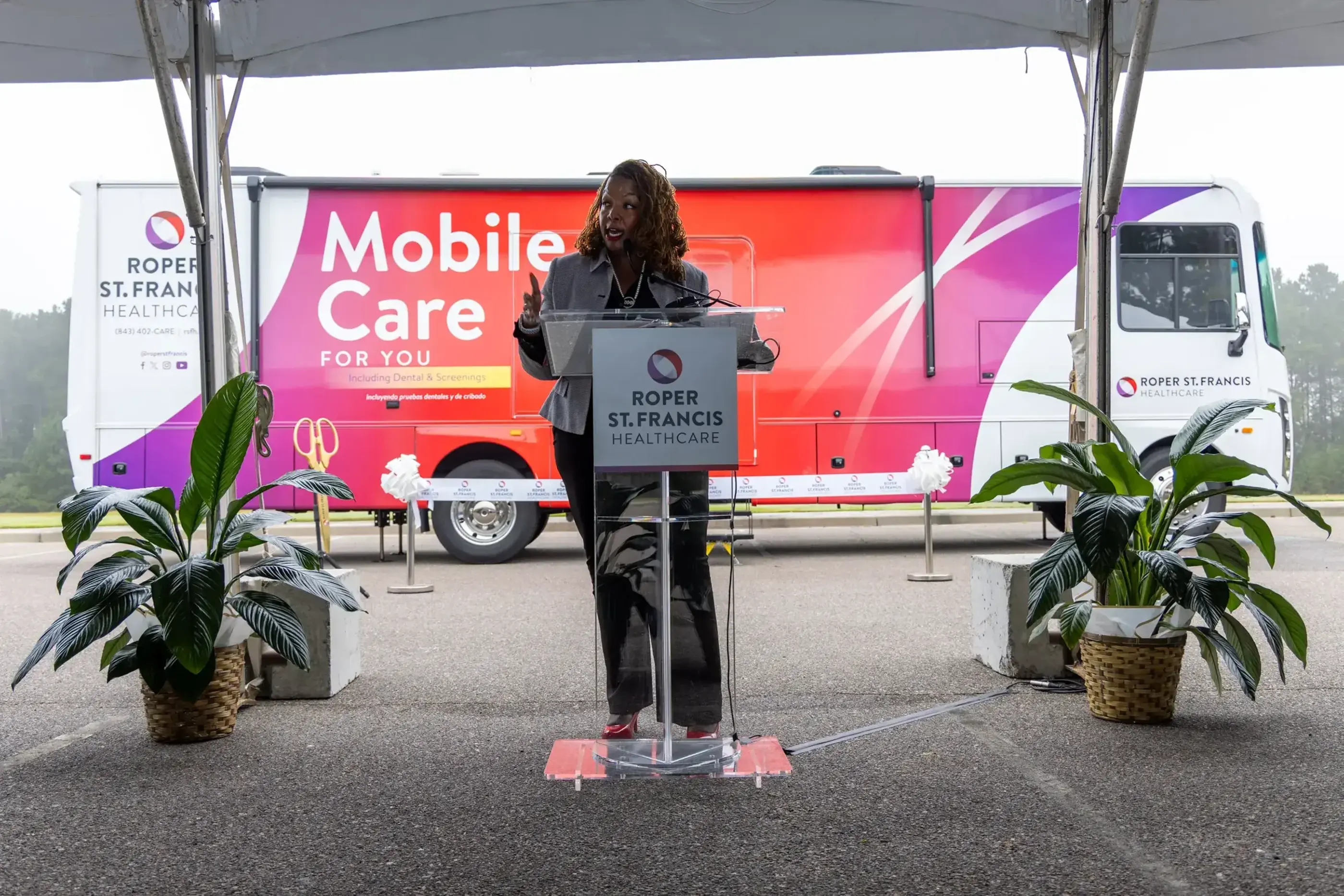 mobile unit ribbon cutting Dr Tawana Philpott Brown
