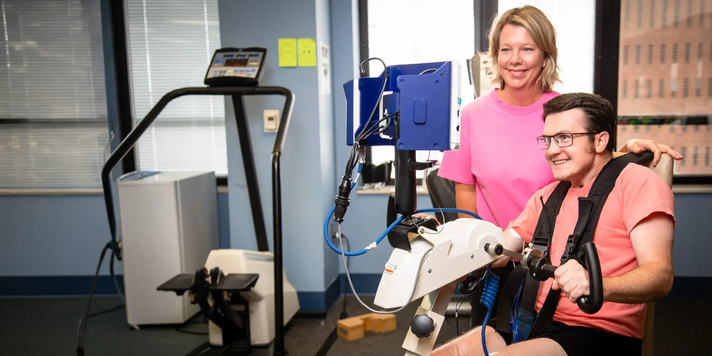 therapist helps patient use equipment