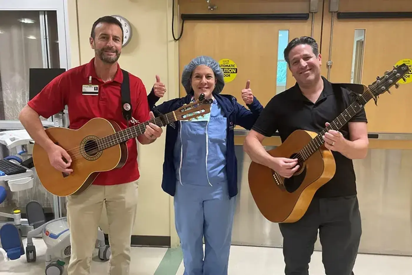 music-in-medicine-nurse-and-guitarists