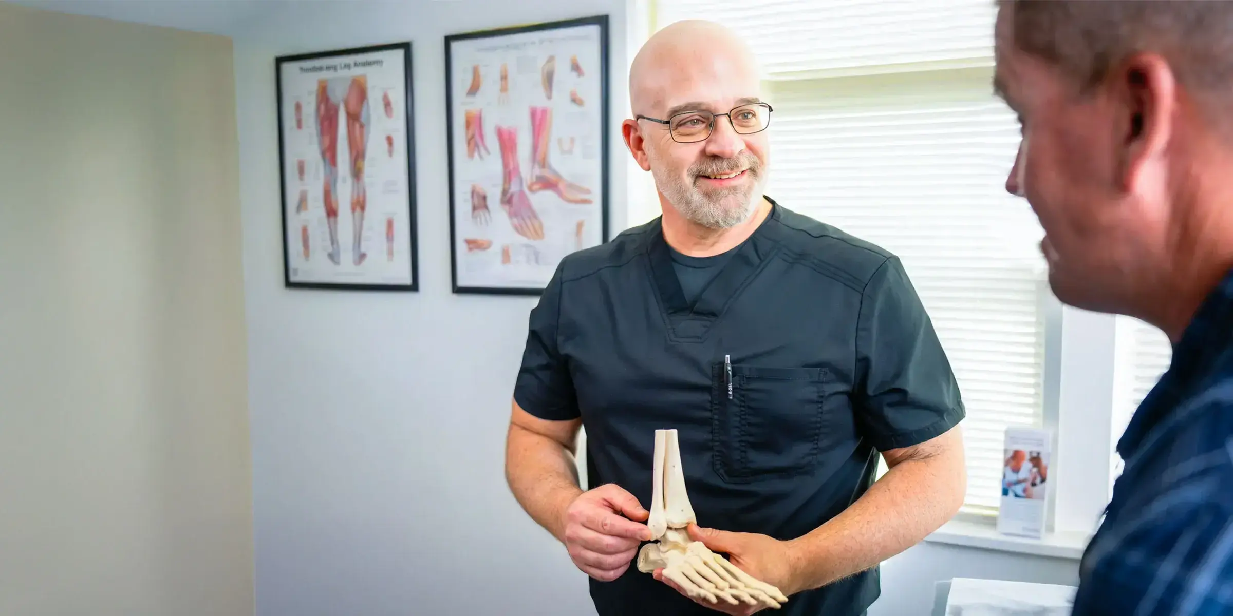 Doctor uses ankle model