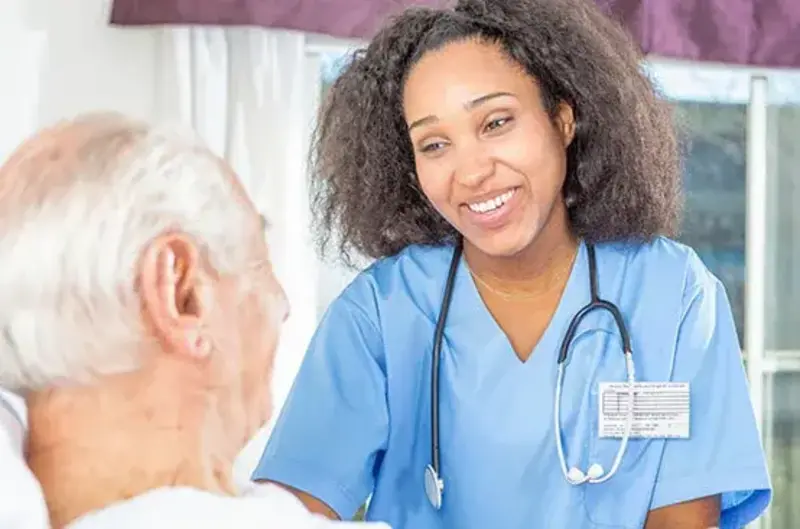nurse-with-patient
