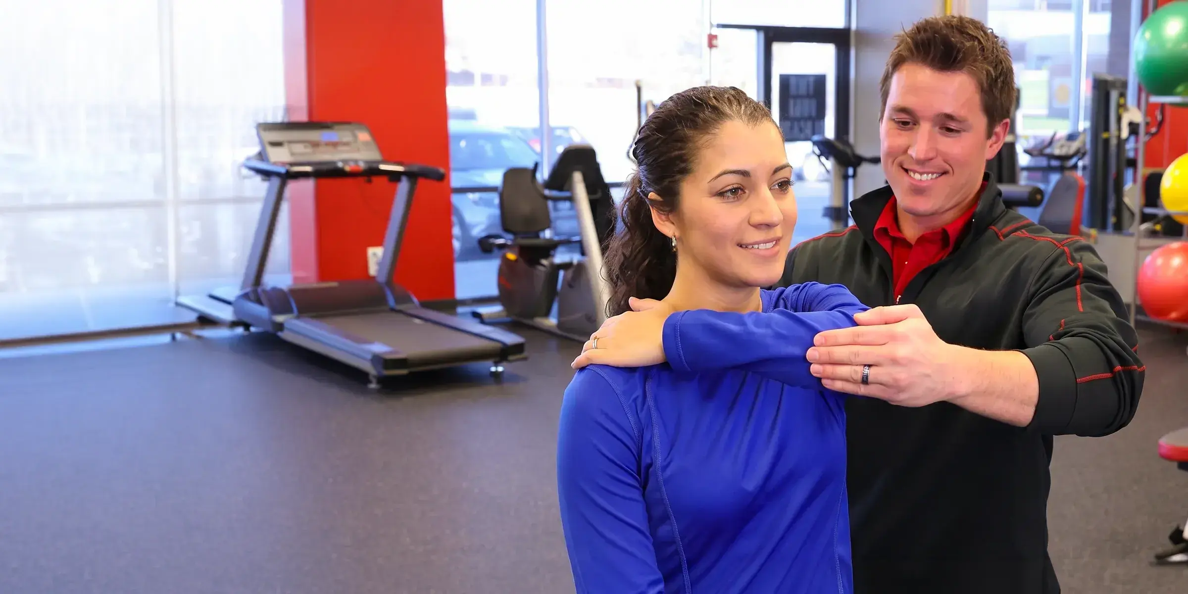 Physical therapist helps patient exercise