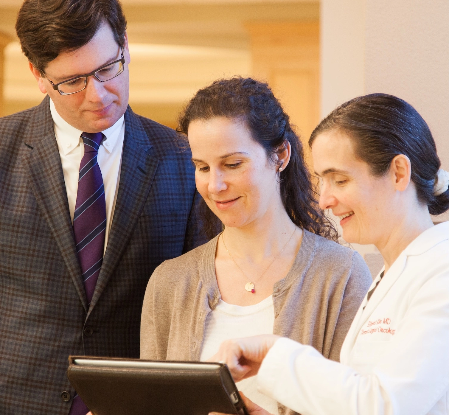 doctor-oncology-woman-and-man doctor-oncology-woman-and-man
