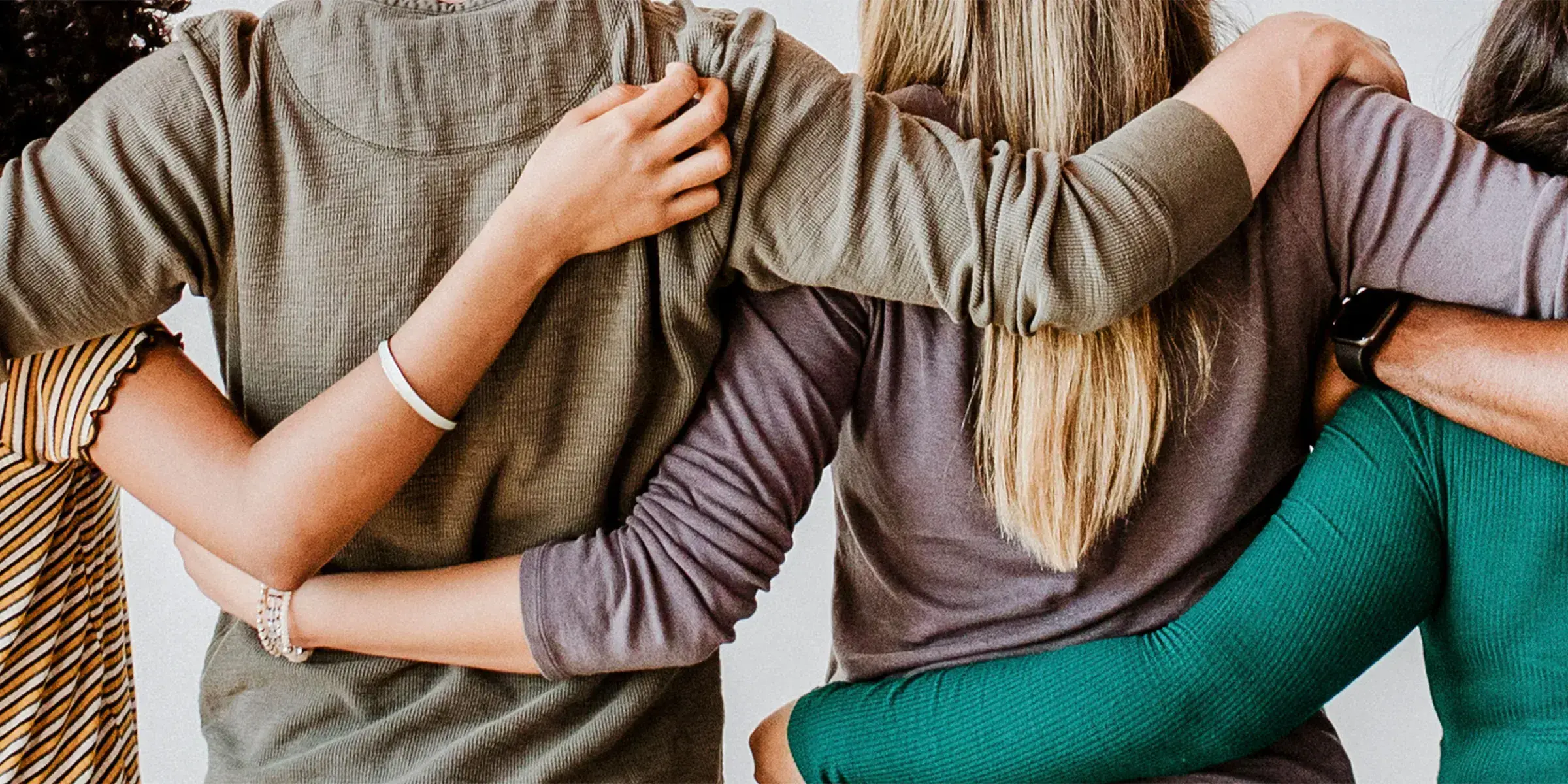 People put arms around eachother