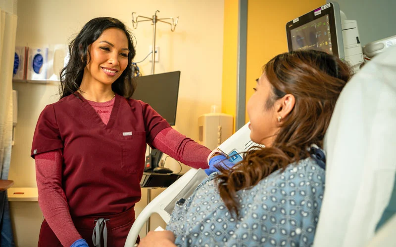 Nurse-listens-to-patient