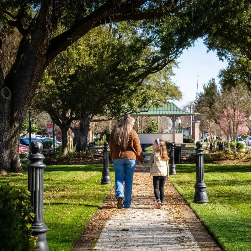 Mom and daughter walk in Summerville