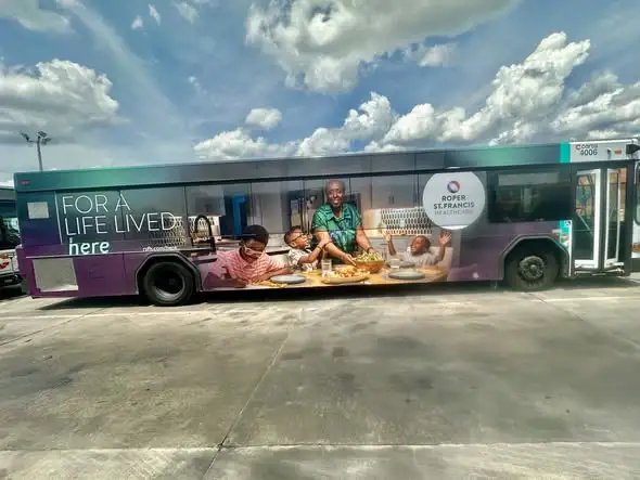 bus-brand-campaign-woman-with-kids