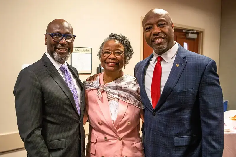 Command Sergeant Major Ben Scott, Frances Scott, and U.S. Sen. Tim Scott