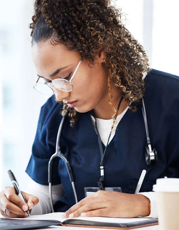 Nurse-taking-notes Nurse-taking-notes